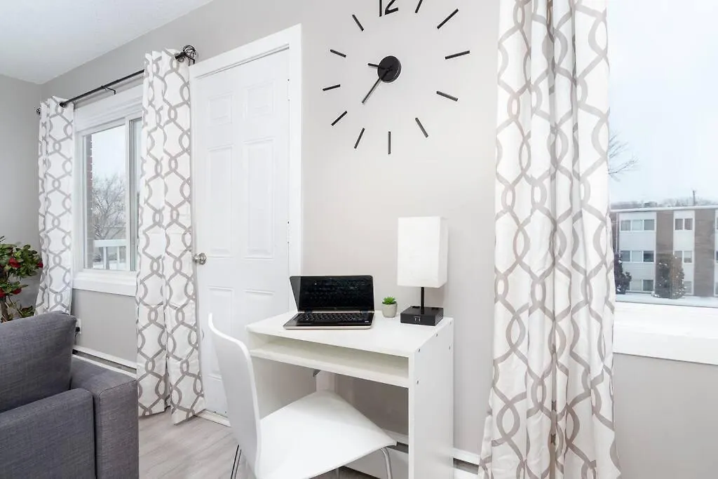Modern & Stylish 1-Bedroom Unit エドモントン 0*,  カナダ