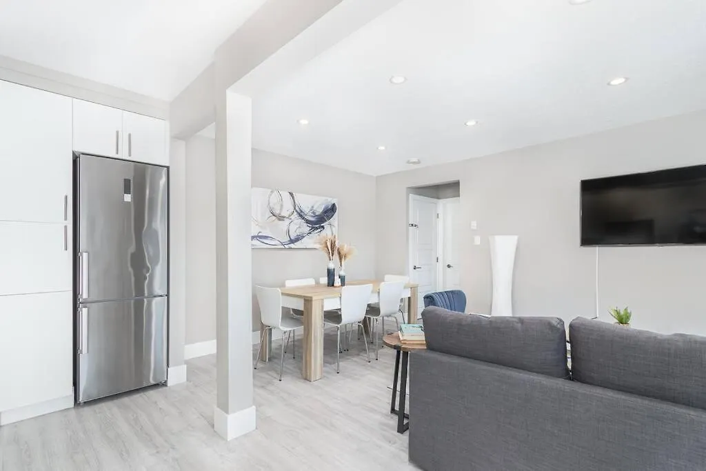 Modern & Stylish 1-Bedroom Unit エドモントン